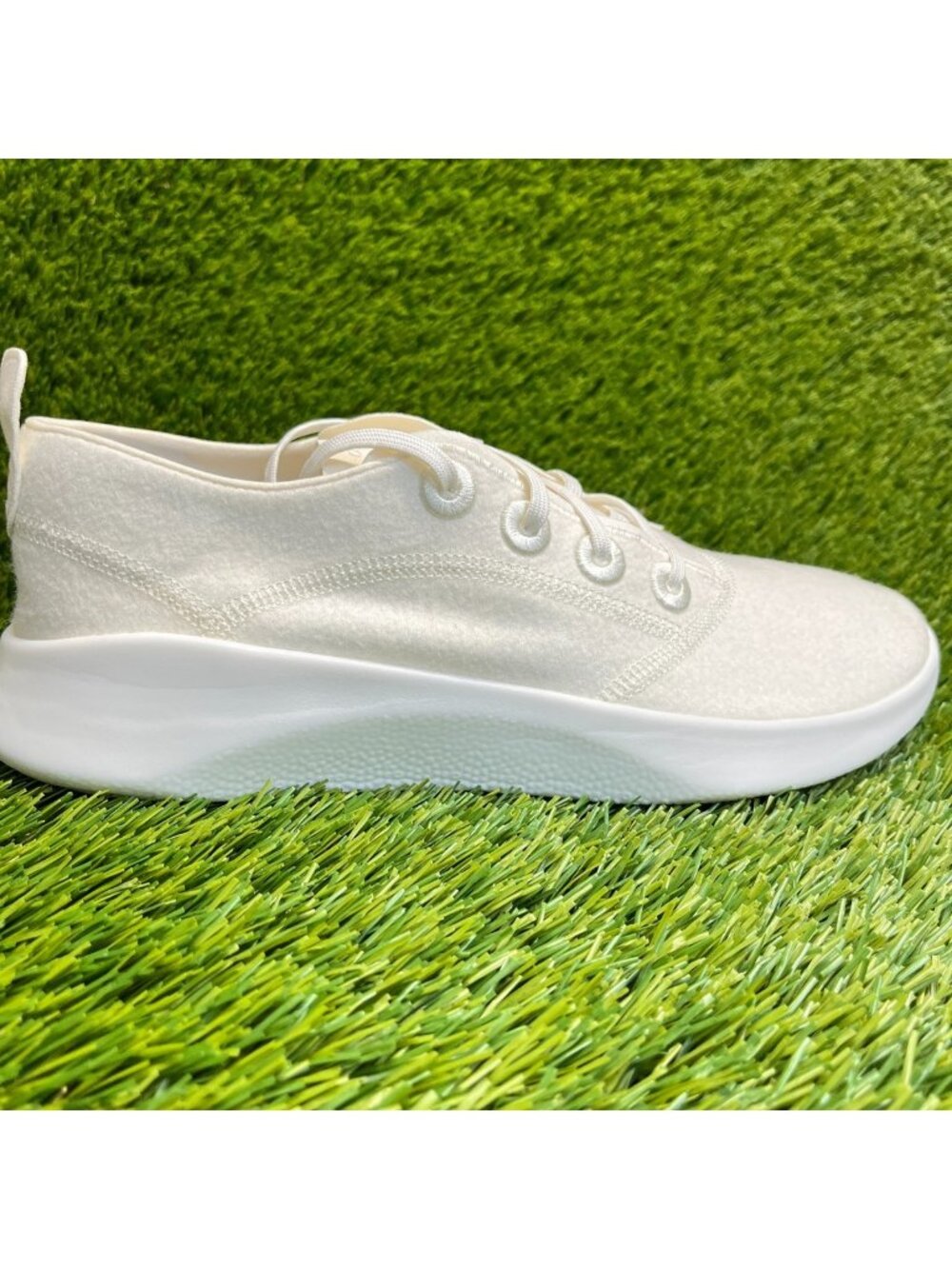 Allbirds SuperLight Wool Runners Womens Size 10 Ivory Athletic Shoes Sneakers